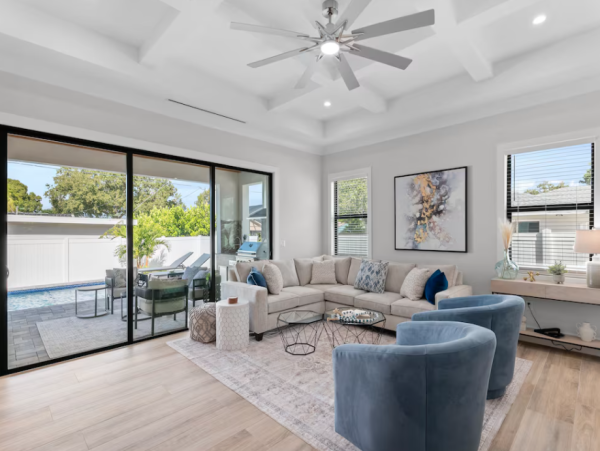 Luxurious 5-Bedroom Retreat in Naples - Your Ultimate Vacation Destination